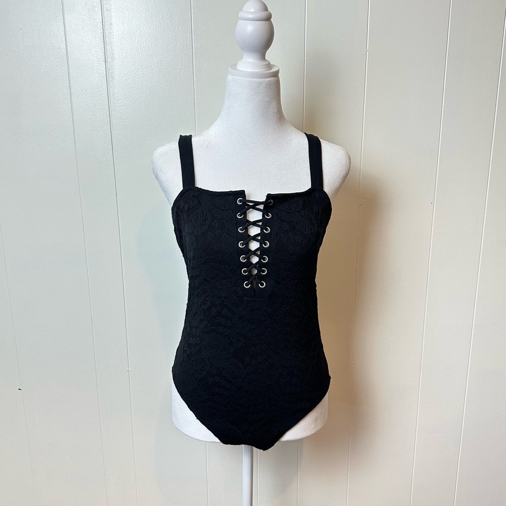 Express Lace Bodysuit M